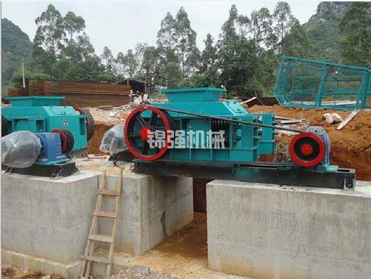 雙對輥式破碎機(jī),環(huán)保型對輥破碎機(jī)(圖2) 雙對輥式破碎機(jī),環(huán)保型對輥破碎機(jī)(圖2)